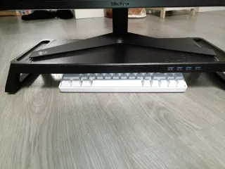 Soporte Monitor con Luz y USB