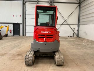 Mini Excavadora Volvo ECR25D