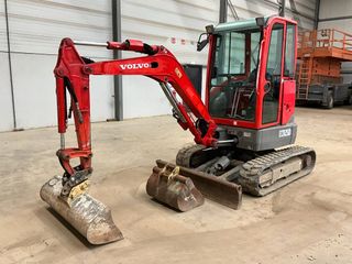 Mini Excavadora Volvo ECR25D