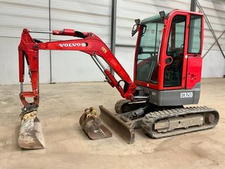 Mini Excavadora Volvo ECR25D