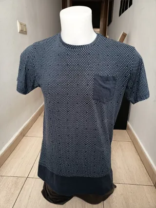 Camiseta Pull&Bear azul con puntos blancos