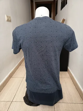 Camiseta Pull&Bear azul con puntos blancos