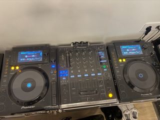2 CDJ Pioneer DJM 900NX Nexus