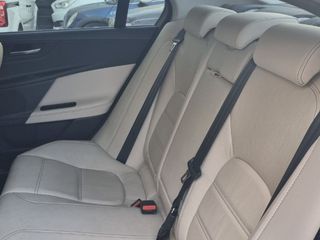 JAGUAR XE 2.0D I4 132kW 180CV AWD Auto SE