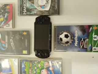 Consola PSP Negra + 6 Juegos + 1 Película.