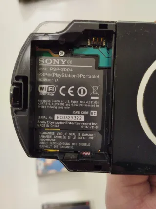 Consola PSP Negra + 6 Juegos + 1 Película.