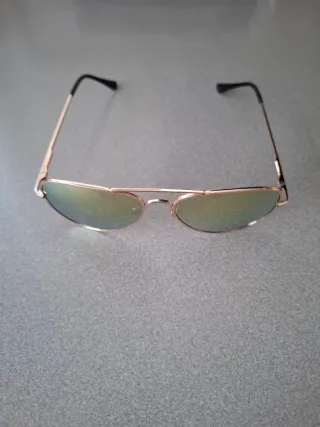 Gafas de sol aviador doradas