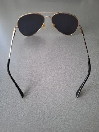 Gafas de sol aviador doradas