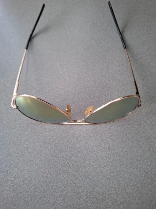 Gafas de sol aviador doradas