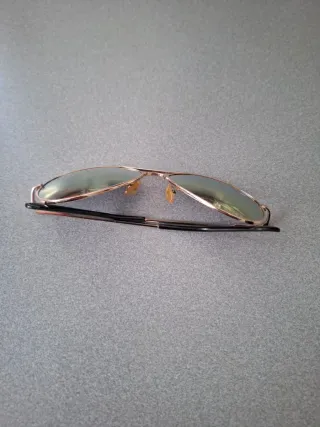 Gafas de sol aviador doradas