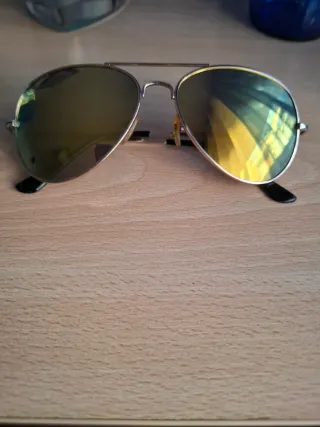 Gafas de sol aviador doradas