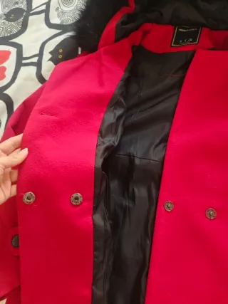 Abrigo rojo paño con capucha