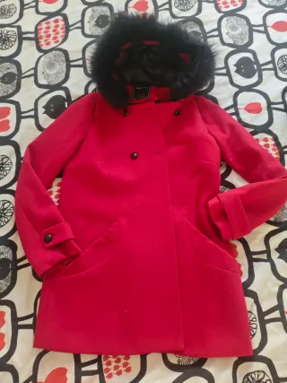 Abrigo rojo paño con capucha