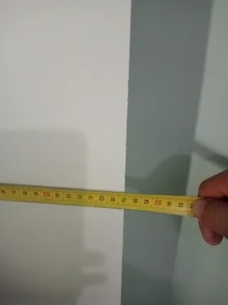 Balda de madera blanca