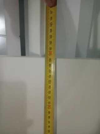 Balda de madera blanca