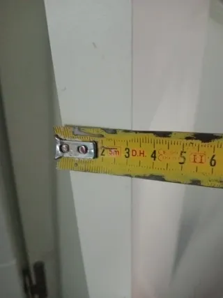 Balda de madera blanca