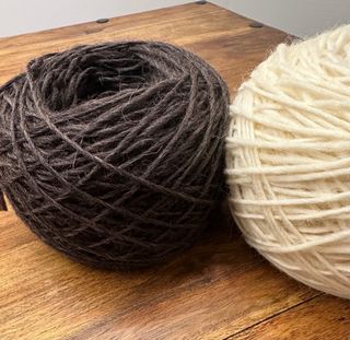 Gomitoli lana 100% panna e marrone 200 gr Cake