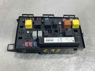CAJA RELES / FUSIBLES Opel Astra H Berlina