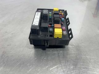 CAJA RELES / FUSIBLES Opel Astra H Berlina