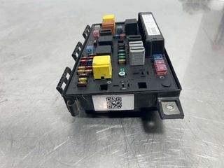 CAJA RELES / FUSIBLES Opel Astra H Berlina
