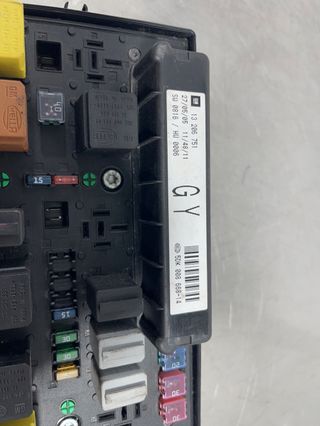 CAJA RELES / FUSIBLES Opel Astra H Berlina