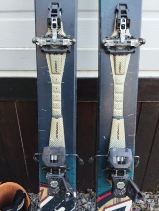 Esquis K2 Travesía/pieles/cuchillas + Botas Scarpa