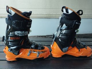 Esquis K2 Travesía/pieles/cuchillas + Botas Scarpa