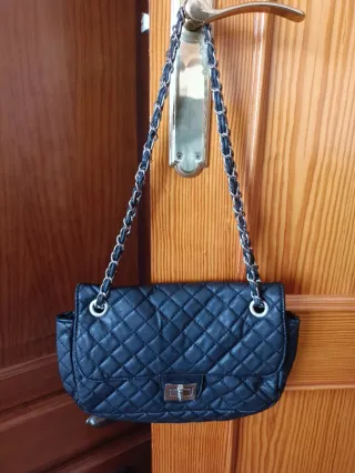 Bolso de hombro acolchado