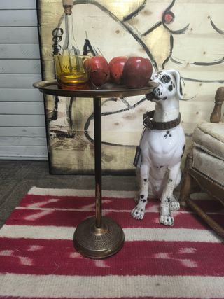 Mesita auxiliar antigua de metal. Asa