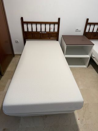 2 Letti Singoli con Materassi e Basi di Ikea