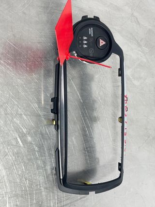 WARNING Toyota Yaris (P13)(2014->)