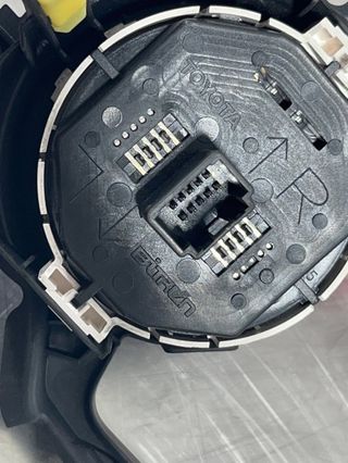 WARNING Toyota Yaris (P13)(2014->)