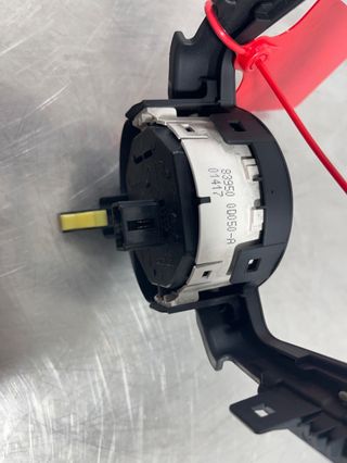 WARNING Toyota Yaris (P13)(2014->)