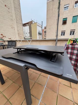 Escritorio Elevable FITUEYES. Standing desk laptop