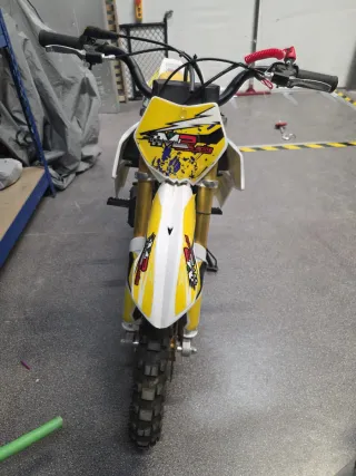 Moto infantil 49cc Motocross, prácticamente nueva.