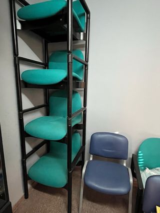 Confezione scrivanie in legno e sedie in metallo