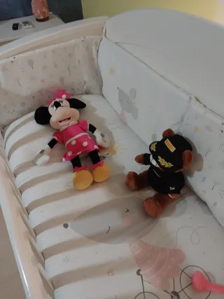 Cuna de bebé blanca