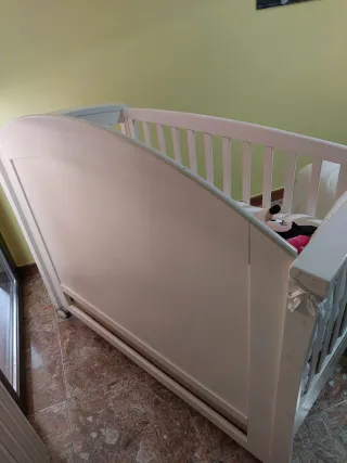 Cuna de bebé blanca