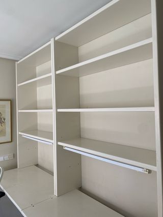 Estantería con escritorio y luz LED