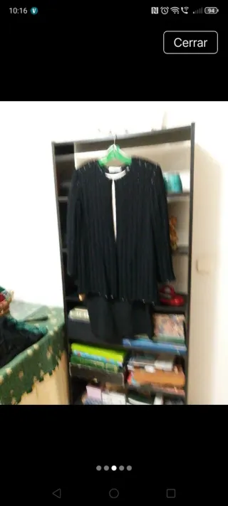 Chaqueta de fiesta negra con pedrería.