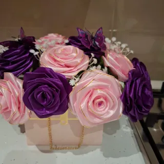 Borsetta con rose raso rosa e viola