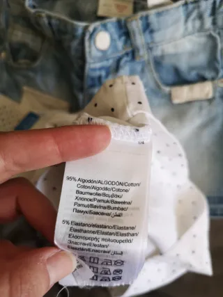 Conjunto Saia e Blusa Bebé