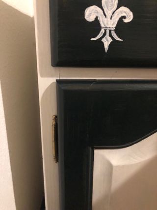 Mesilla de noche madera verde y crudo