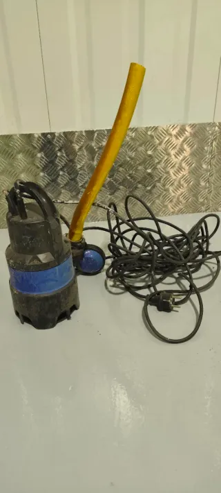 Bomba sumergible achique 220V con boya automática