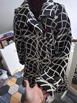 Abrigo Desigual estampado blanco y negro