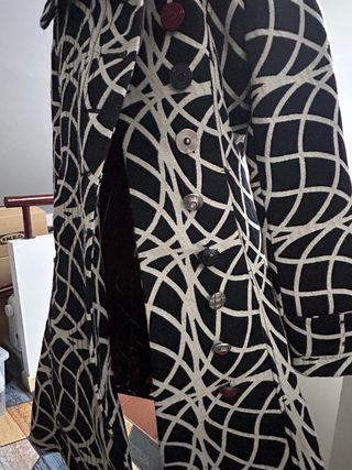 Abrigo Desigual estampado blanco y negro