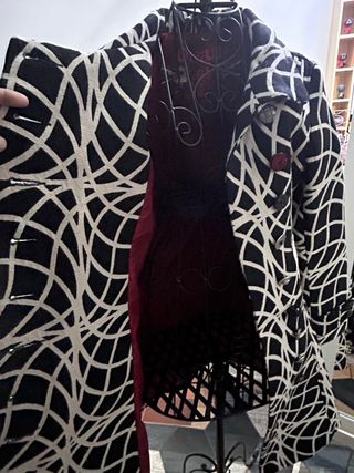 Abrigo Desigual estampado blanco y negro