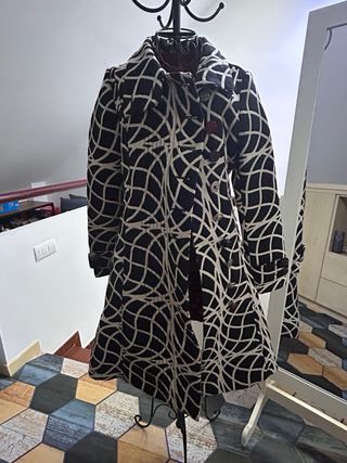 Abrigo Desigual estampado blanco y negro