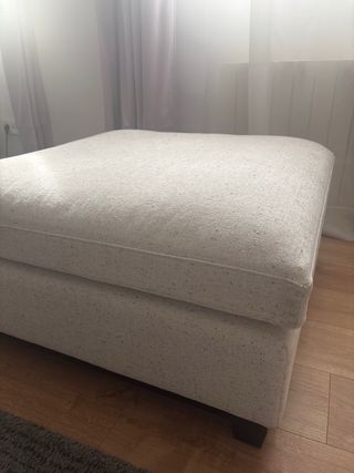 Puf de tela beige y gris