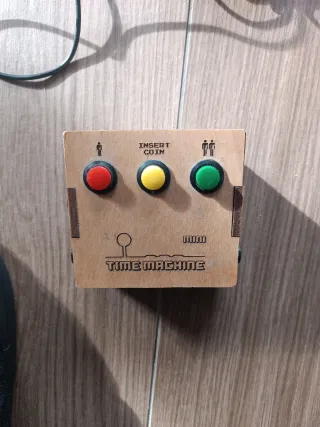 Máquina del Tiempo Raspberry Pi 3 con Mando